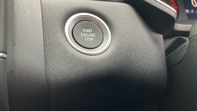 Renault Captur 1.3 TCE 140 Iconic 5dr Petrol Hatchback